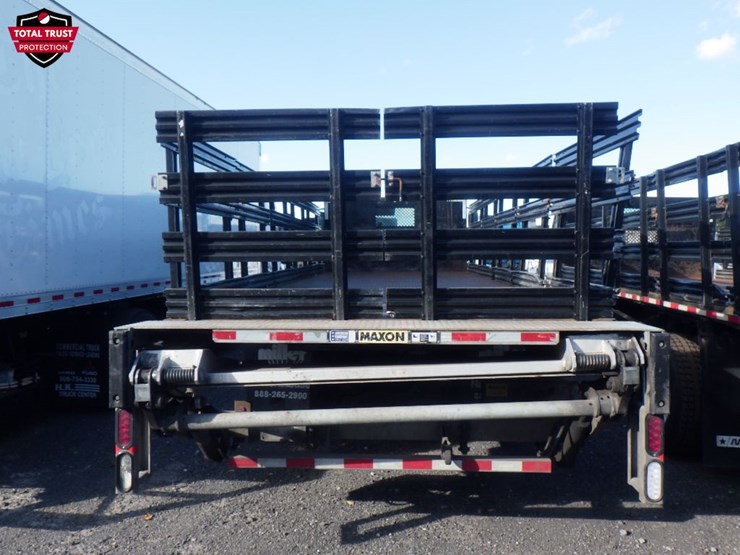 2020-freightliner-m2-106-image-6