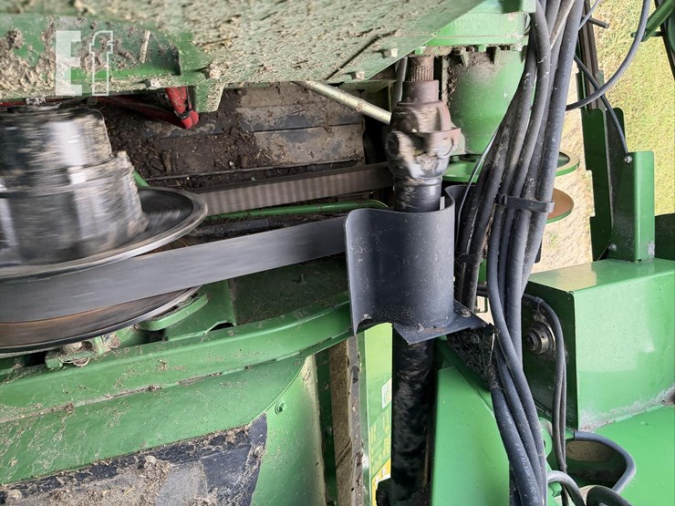 2011-john-deere-9770-sts-image-101