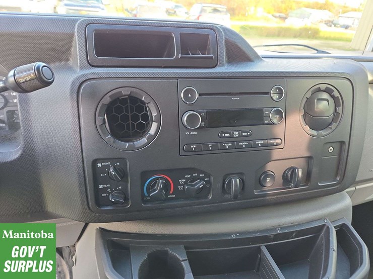 2013-ford-cargo-image-19