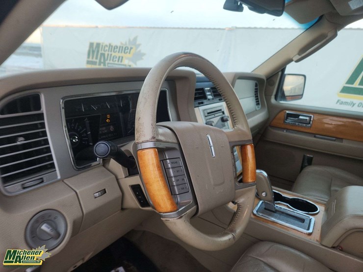 2008-lincoln-navigator-l-image-18