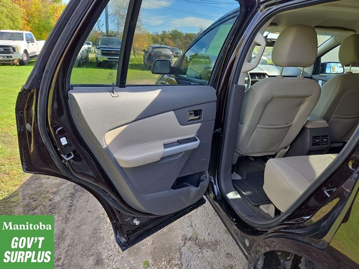 2014-ford-edge-image-23
