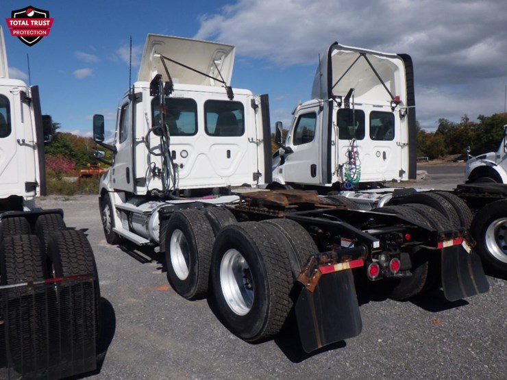2021-freightliner-cascadia-126-image-11