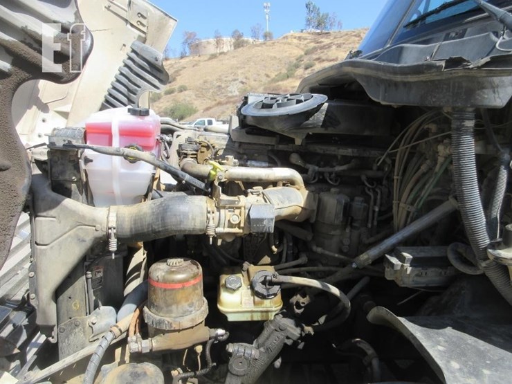 2013-freightliner-cascadia-125-image-5