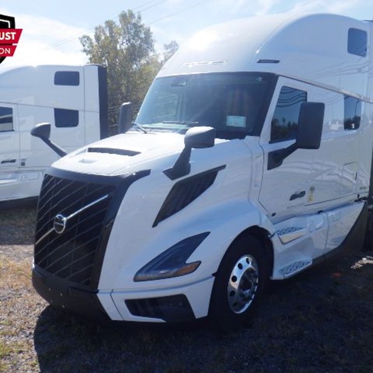2025 VOLVO VNL860