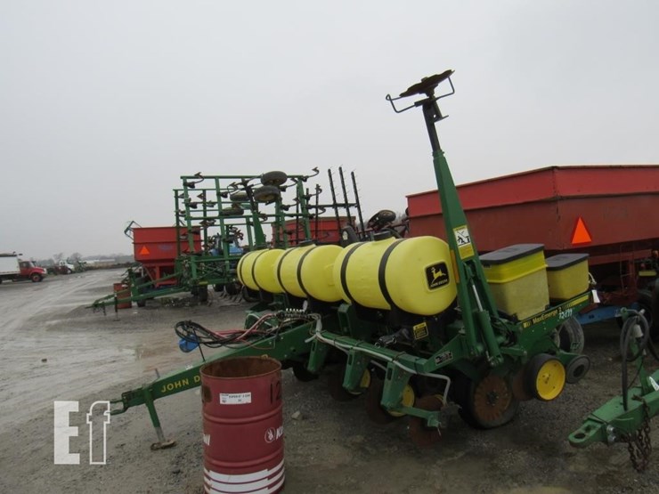 john-deere-7200-image-1