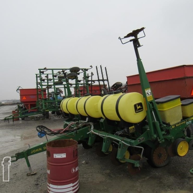 JOHN DEERE 7200