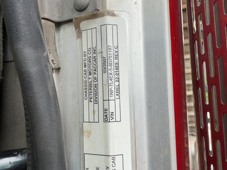 2008-peterbilt-367-image-37