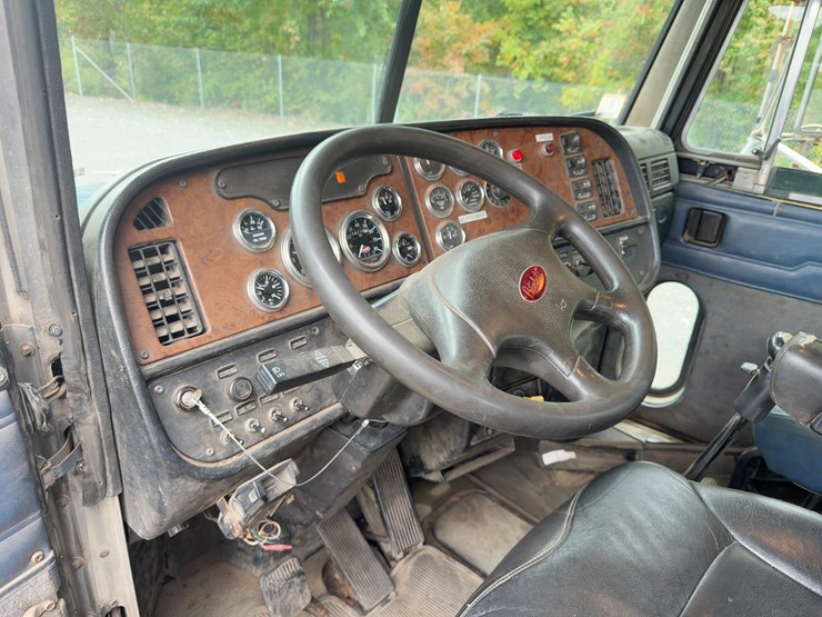 2004-peterbilt-357-image-35
