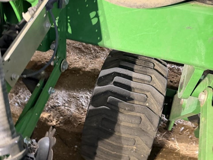 2013-john-deere-db60-image-13