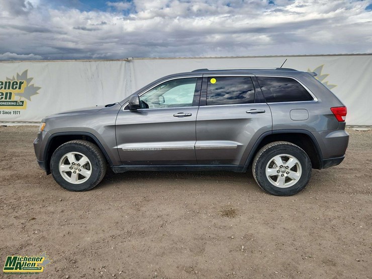 2012-jeep-grand-cherokee-image-21