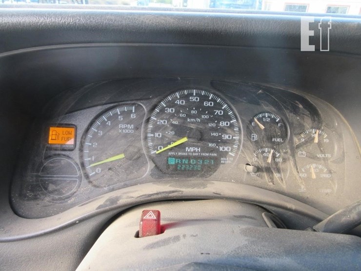 2001-chevrolet-tahoe-image-9