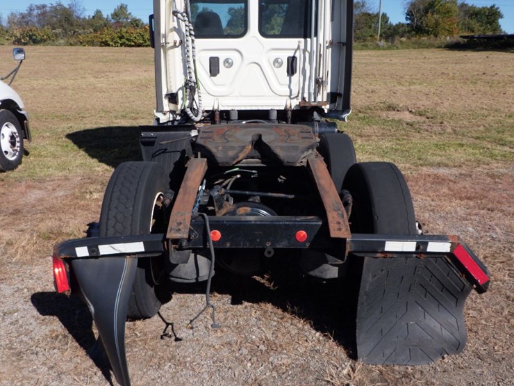 2017-freightliner-cascadia-116-image-11