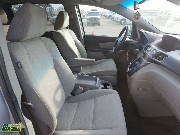 2013-honda-odyssey-image-19