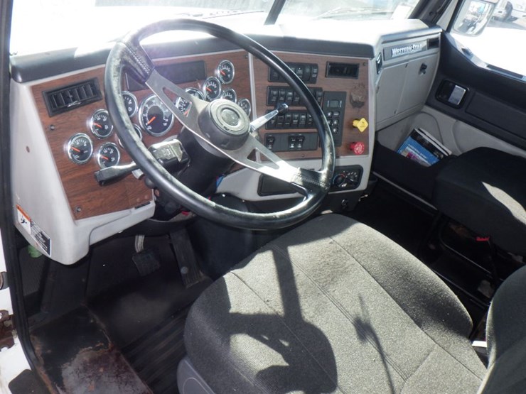 2017-western-star-4700sf-image-15