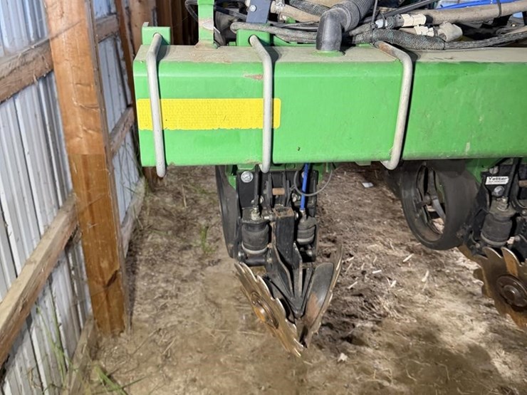 2013-john-deere-db60-image-31