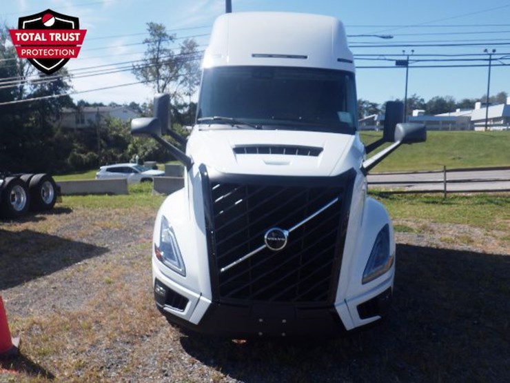 2025-volvo-vnl860-image-2