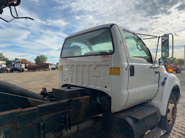 2006-ford-f650-xlt-image-18