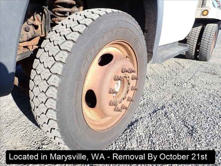 2011-ford-f550-image-24