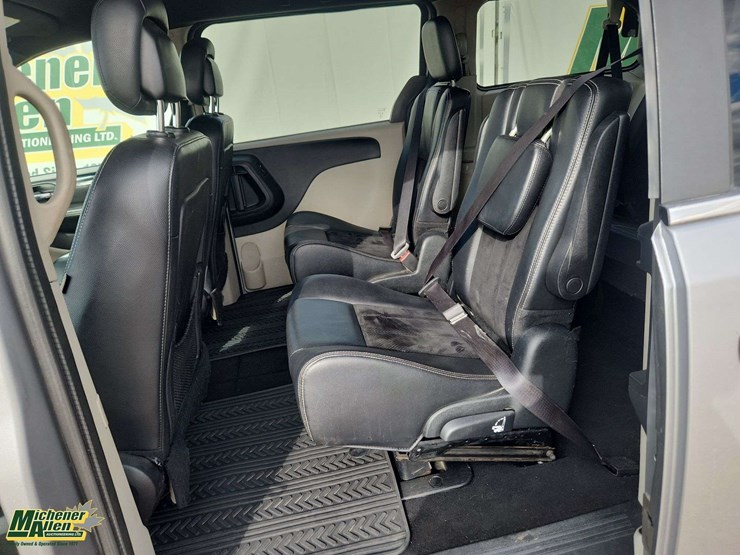 2014-dodge-grand-caravan-se-image-13