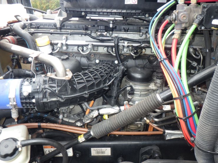 2023-freightliner-cascadia-126-image-22