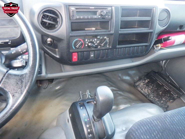 2019-hino-155-image-9