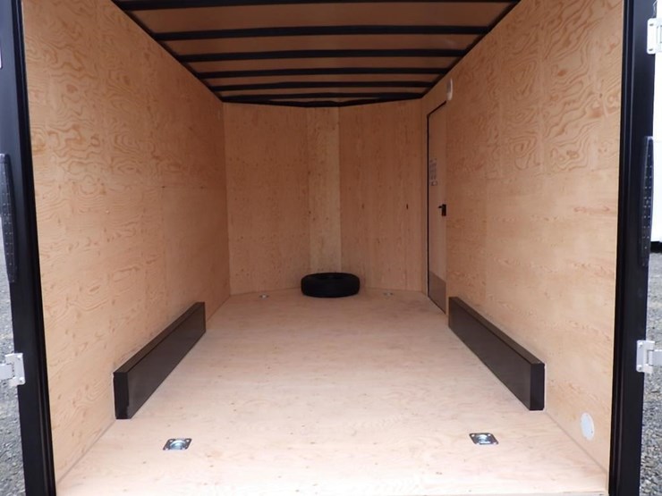 2027-royal-lcht35-7.516v-86-t/a-enclosed-trailer-image-16