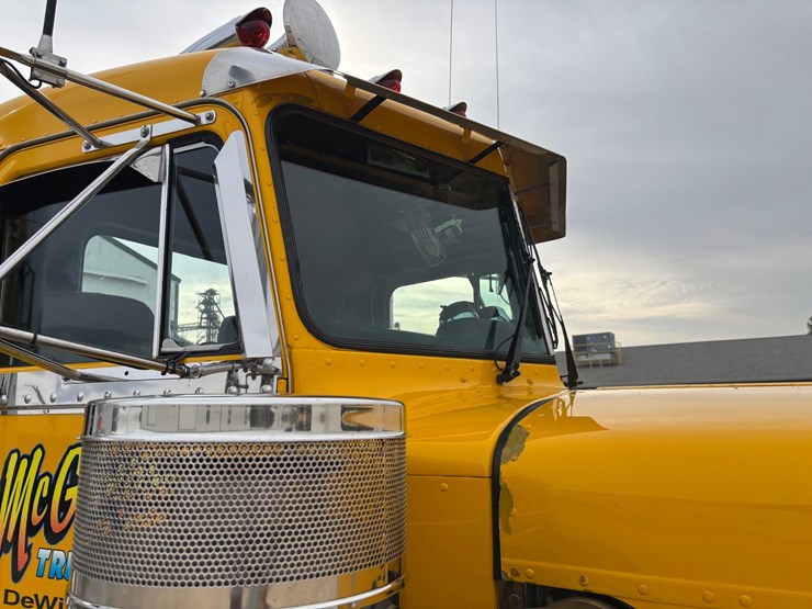 1982-peterbilt-359-image-28