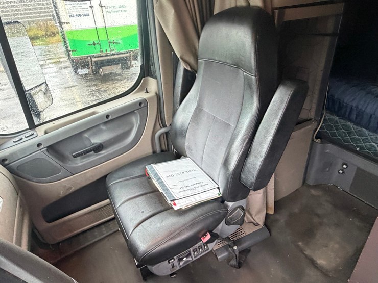 #1659-•-2012-freightliner-cascadia-sleeper-cab-truck-tractor-image-41