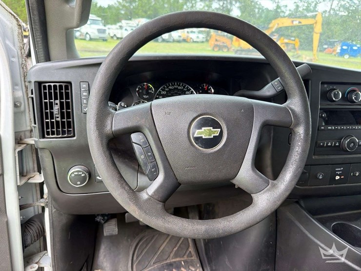 2018-chevrolet-express-2500-image-13