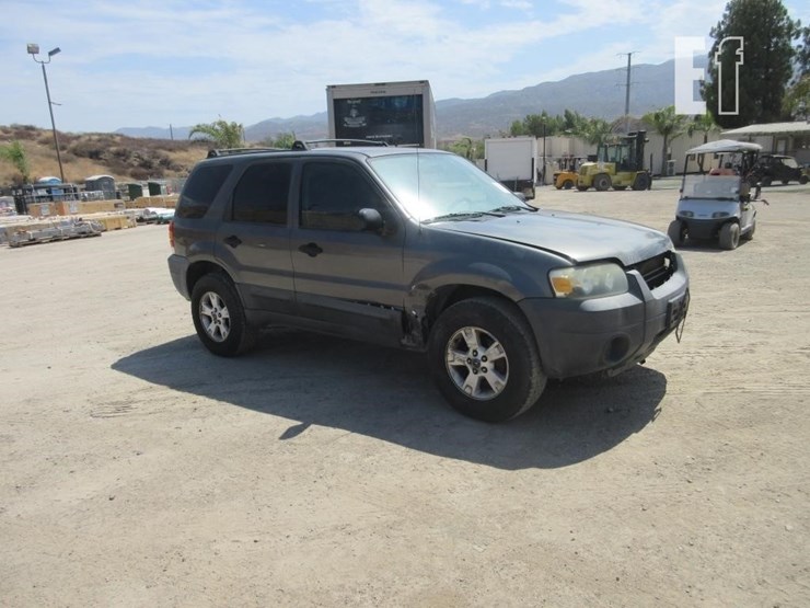 2005-ford-escape-xlt-image-2