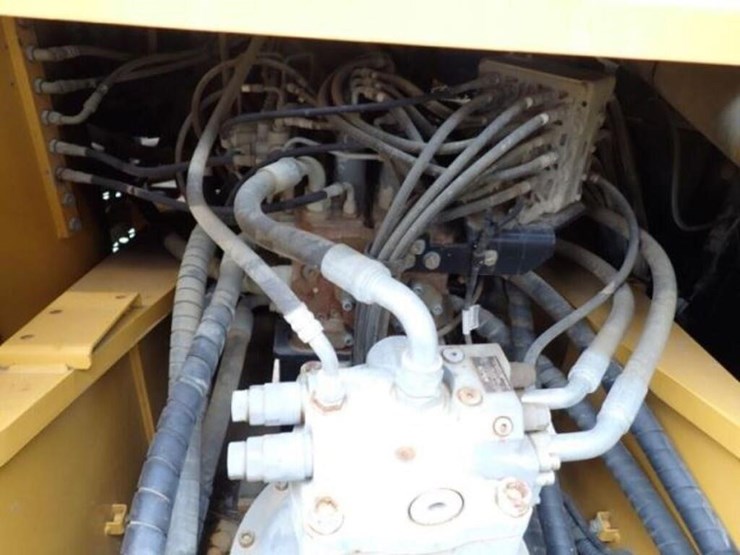 2012-deere-350g-lc-image-70