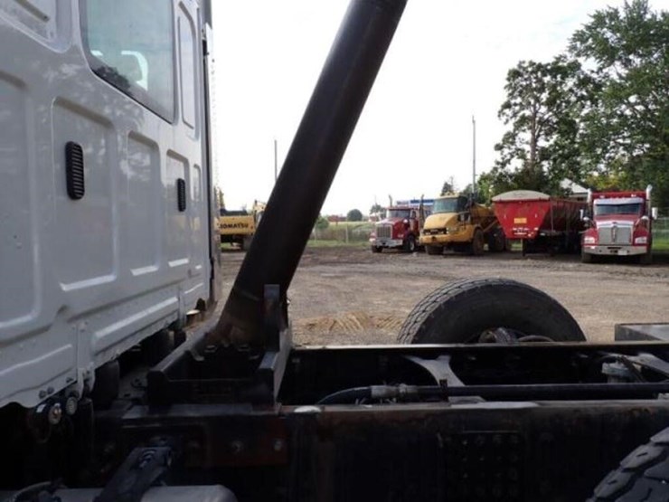 2024-western-star-49x-image-71