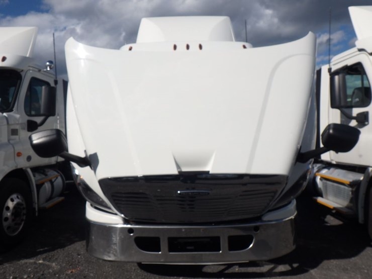 2017-freightliner-cascadia-113-image-17