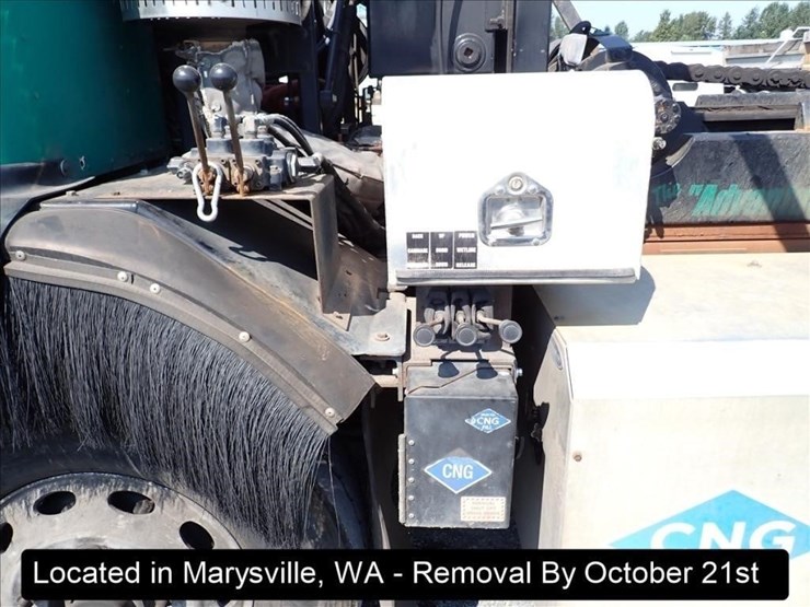 2016-peterbilt-320-image-6