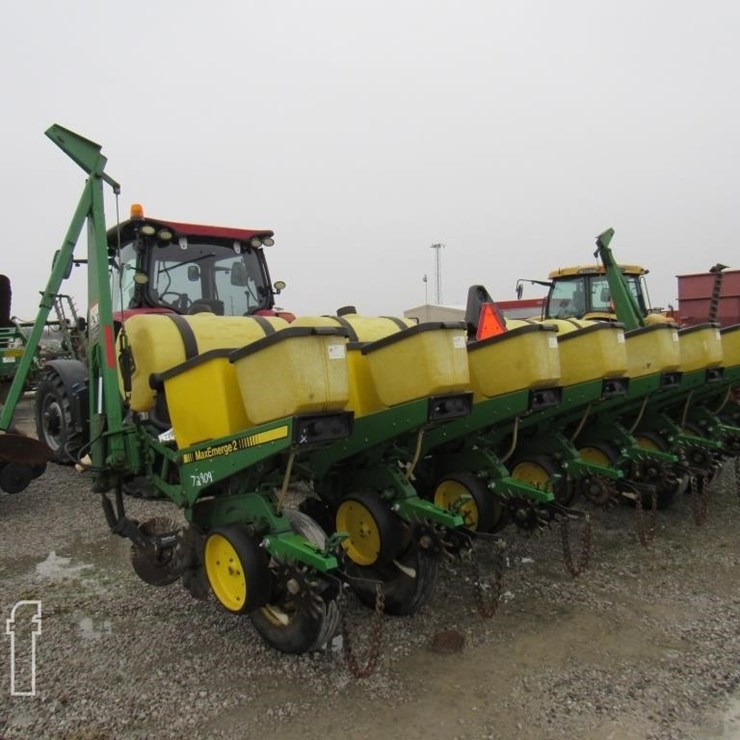 JOHN DEERE 7200
