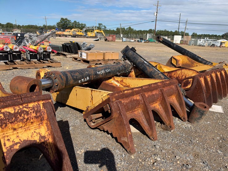 caterpillar-323-image-3