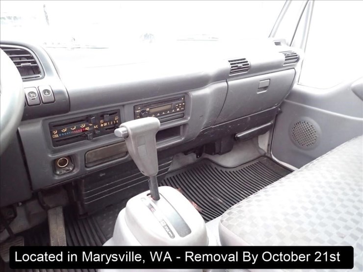 2006-isuzu-npr-image-13
