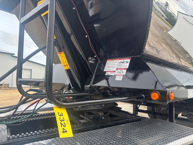 2025-axle-end-dump-image-25