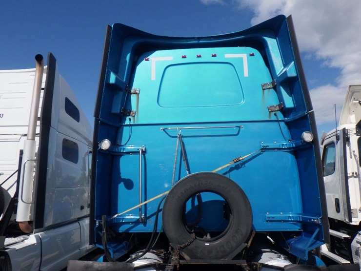2022-western-star-5700xe-image-12