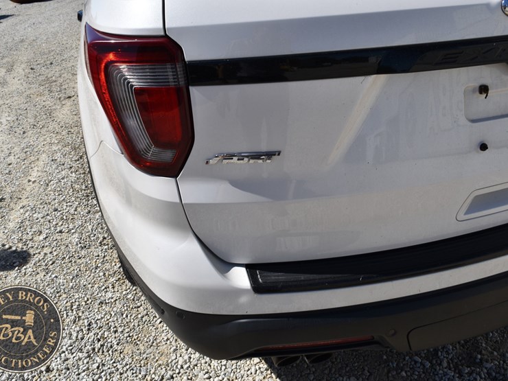 2018-ford-explorer-image-38