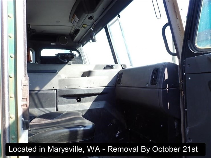 2015-peterbilt-320-image-5
