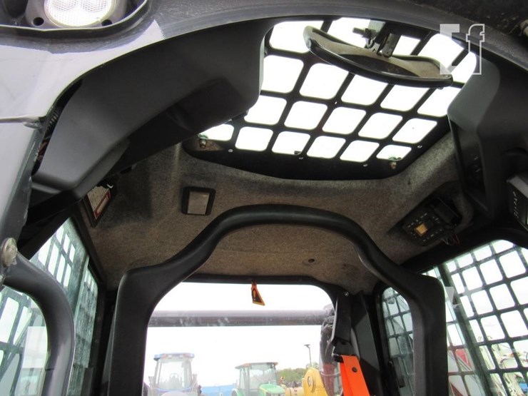 2023-deere-318g-image-4