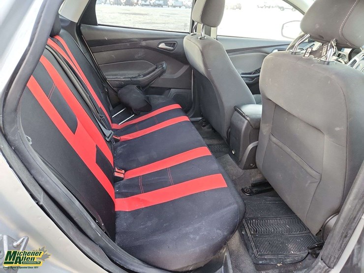 2012-ford-focus-se-image-16
