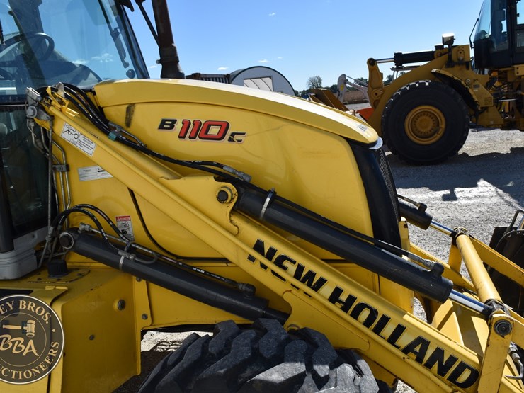 2013-new-holland-b110c-image-27