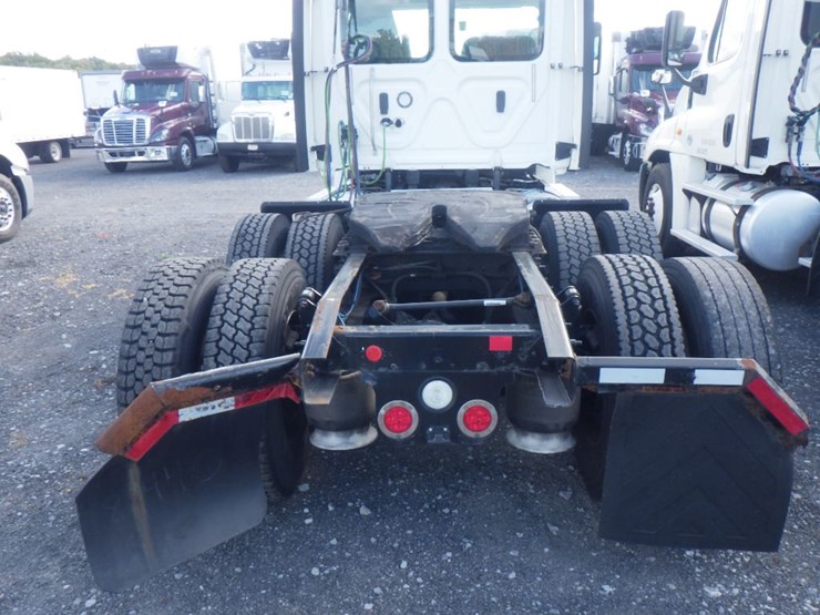 2018-freightliner-cascadia-125-image-8