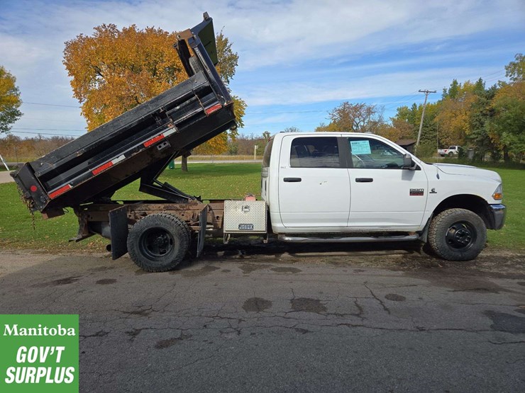 2011-dodge-3500-image-34