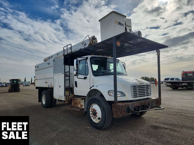 2016-freightliner-m2-106-image-2