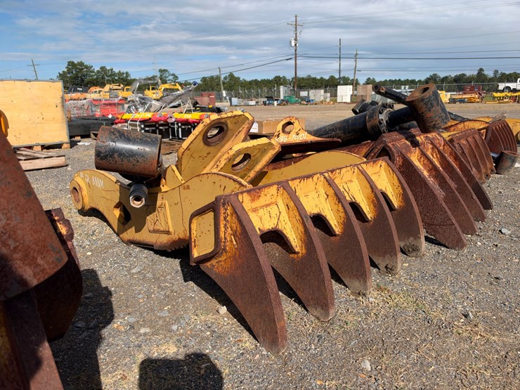 caterpillar-323-image-2