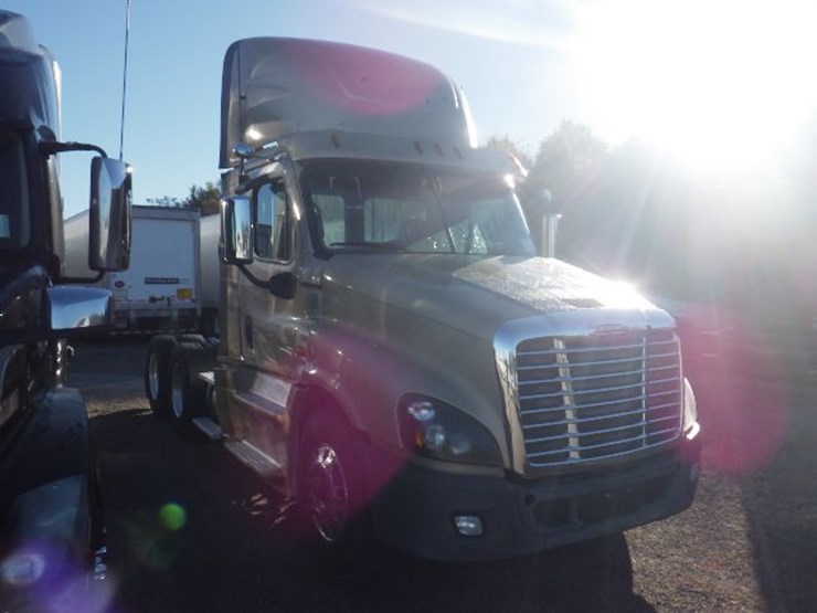 2016-freightliner-cascadia-125-evolution-image-3