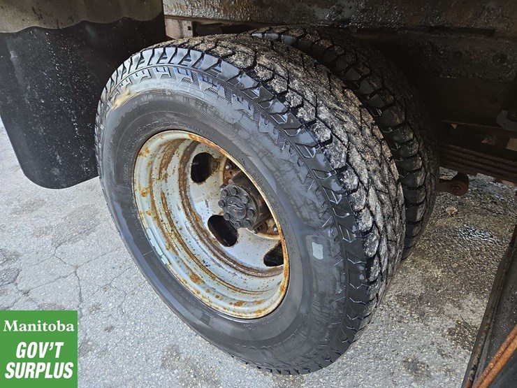 2015-chevrolet-3500-image-10